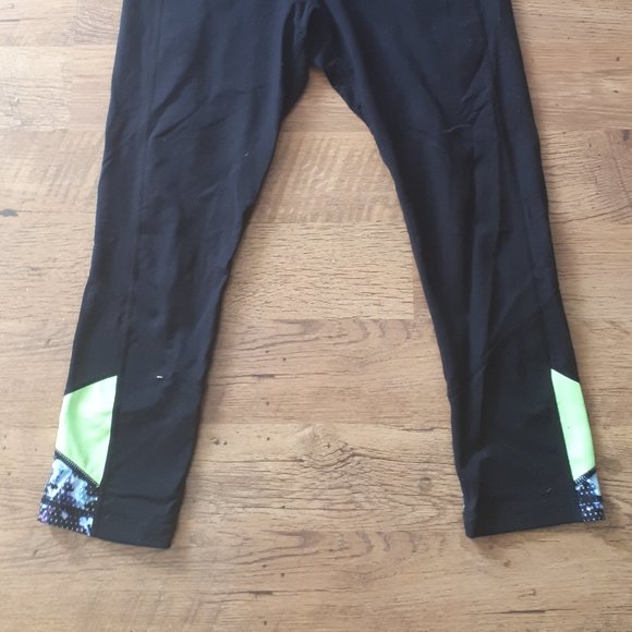 SOLD- Lululemon Pace Rival Crop-size 8 - Picture 4 of 5
